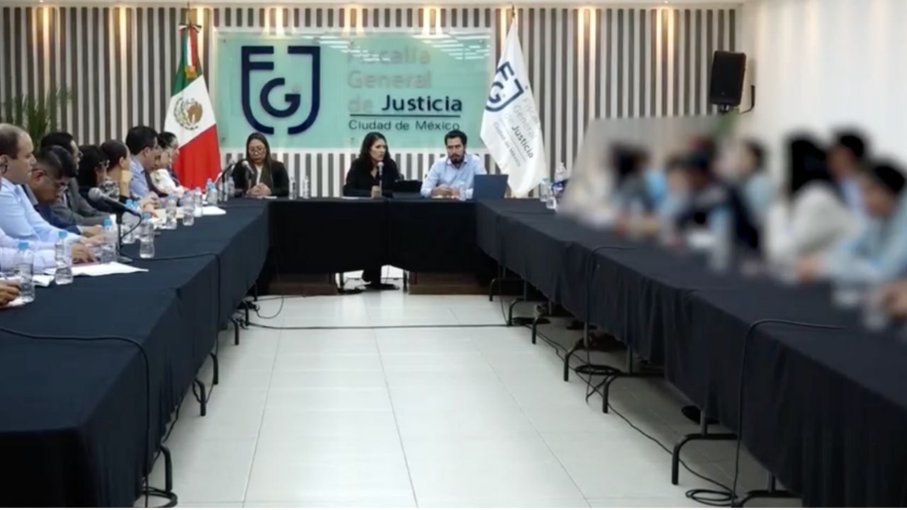 La fiscal Bertha Alcalde se reunió con familiares de víctimas del feminicida serial de Iztacalco, para presentar avances en la investigación.