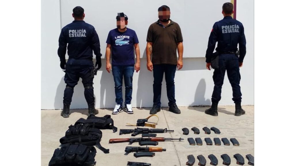 3 civiles armados resultaron detenidos en posesión de un arsenal.