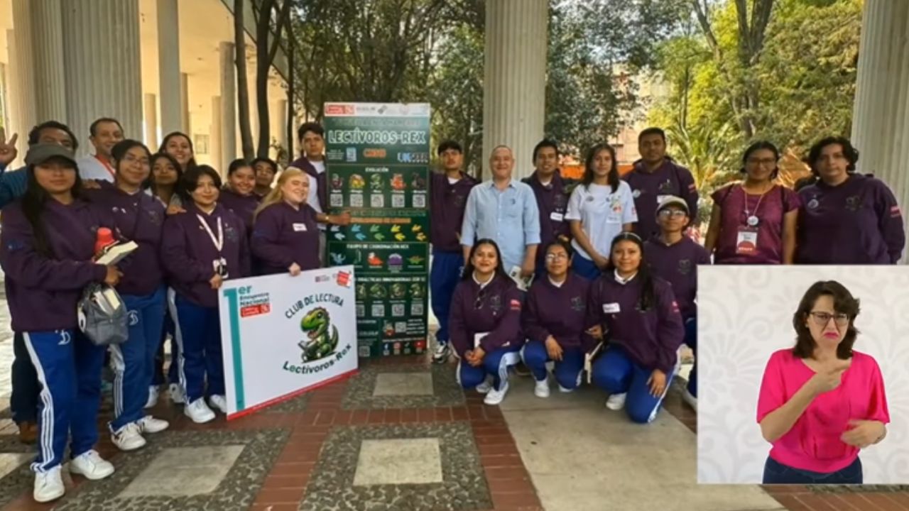Presenta Paco Taibo II en la Mañanera del Pueblo, presentó las actividades del FCE