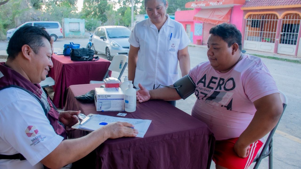 Durante la jornada de Salud en Tu Barrio en  Tikinmul se atendió con consulta médica y dental, detecciones con pruebas rápidas, vacunas, combate al dengue y más