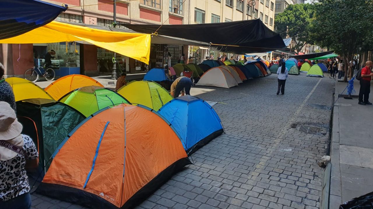 Acusan a líderes de la CNTE de afectar a comercios del Centro Histórico del CDMX con plantones.