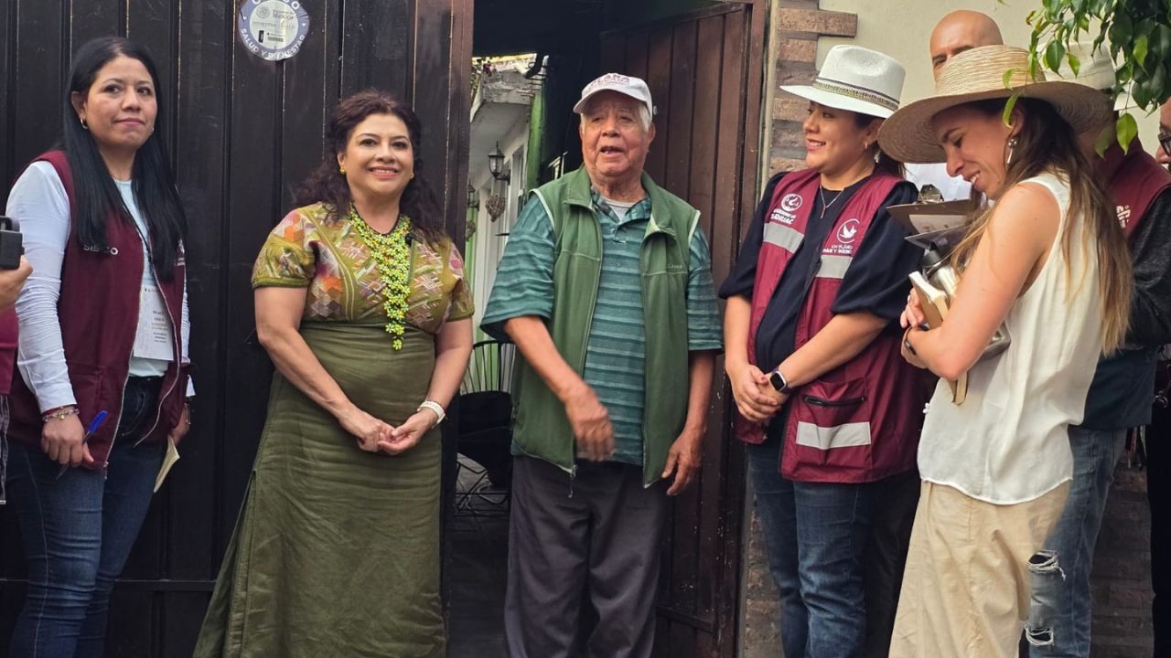 Clara Brugada anunció durante recorrido en la colonia Del Mar, en Tláhuac, que pondrá en marcha el programa para la atención de grietas en la CDMX.