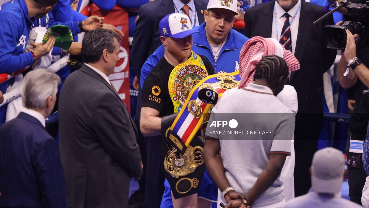 El jeque Turki Al-Sheikh hizo oficial en nuevo enfrentamiento entre Canelo Álvarez y Terence Crawford para septiembre en Las Vegas.
