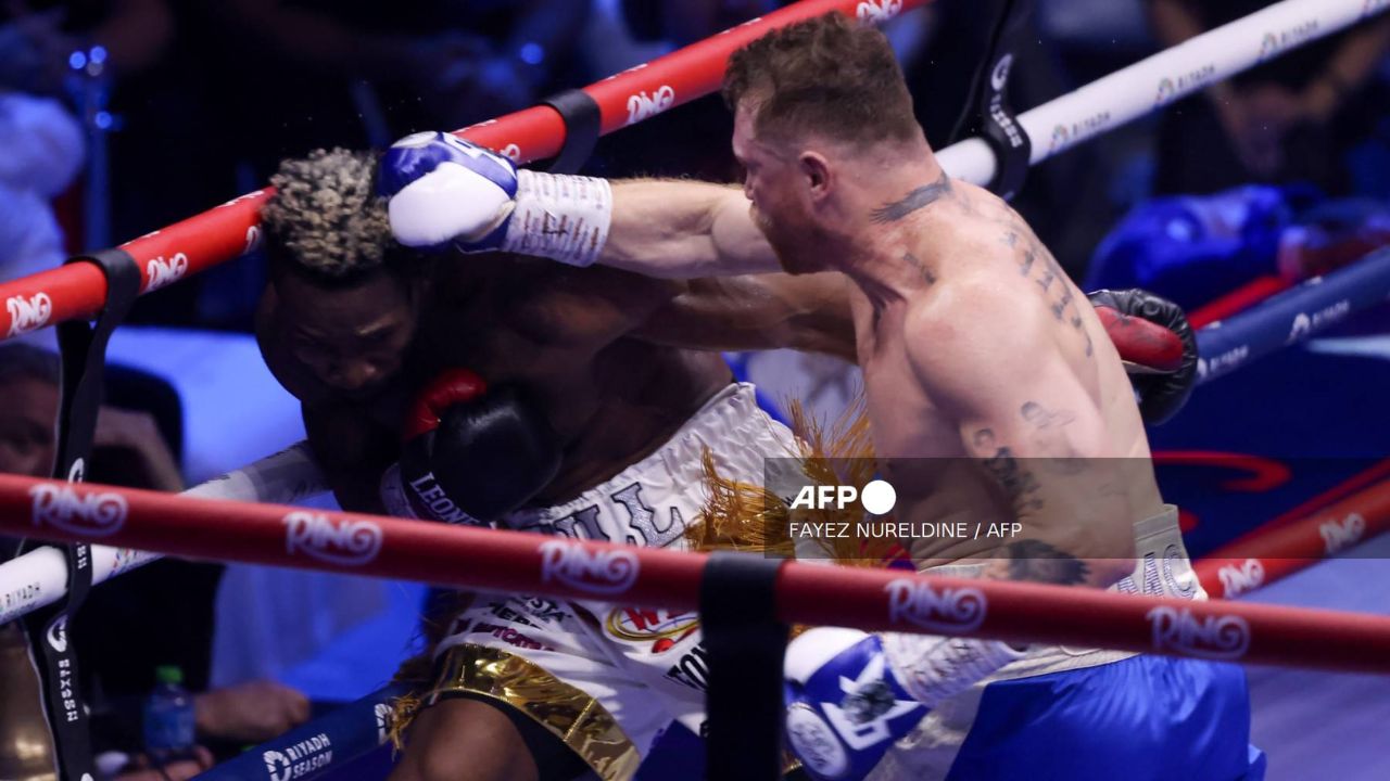 Saúl Canelo Álvarez tuvo su primer combate en Arabia Saudita con un triunfo que cumplió el pronóstico de devolverle el título.