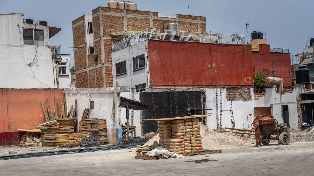 Vecinos de la colonia Nueva Santa María, en Azcapotzalco, expresaron su rechazo ante la construcción de un albergue migrante en la zona, por lo que las obras fueron canceladas y el proyecto, reubicado.