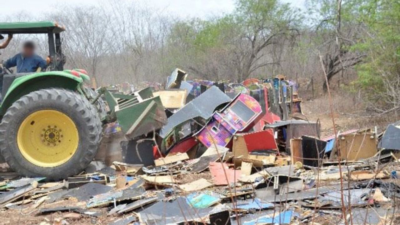 destrucción de máquinas tragamonedas en Sinaloa