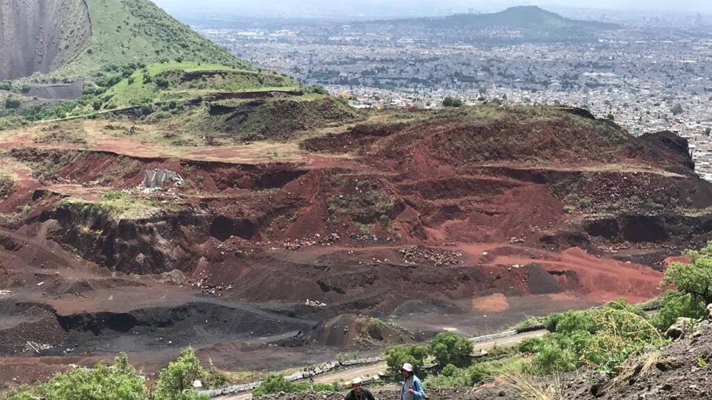 Habitantes de la alcaldía Tláhuac denunciaron el saqueo desmedido de minerales en la zona limítrofe con Iztapalapa.