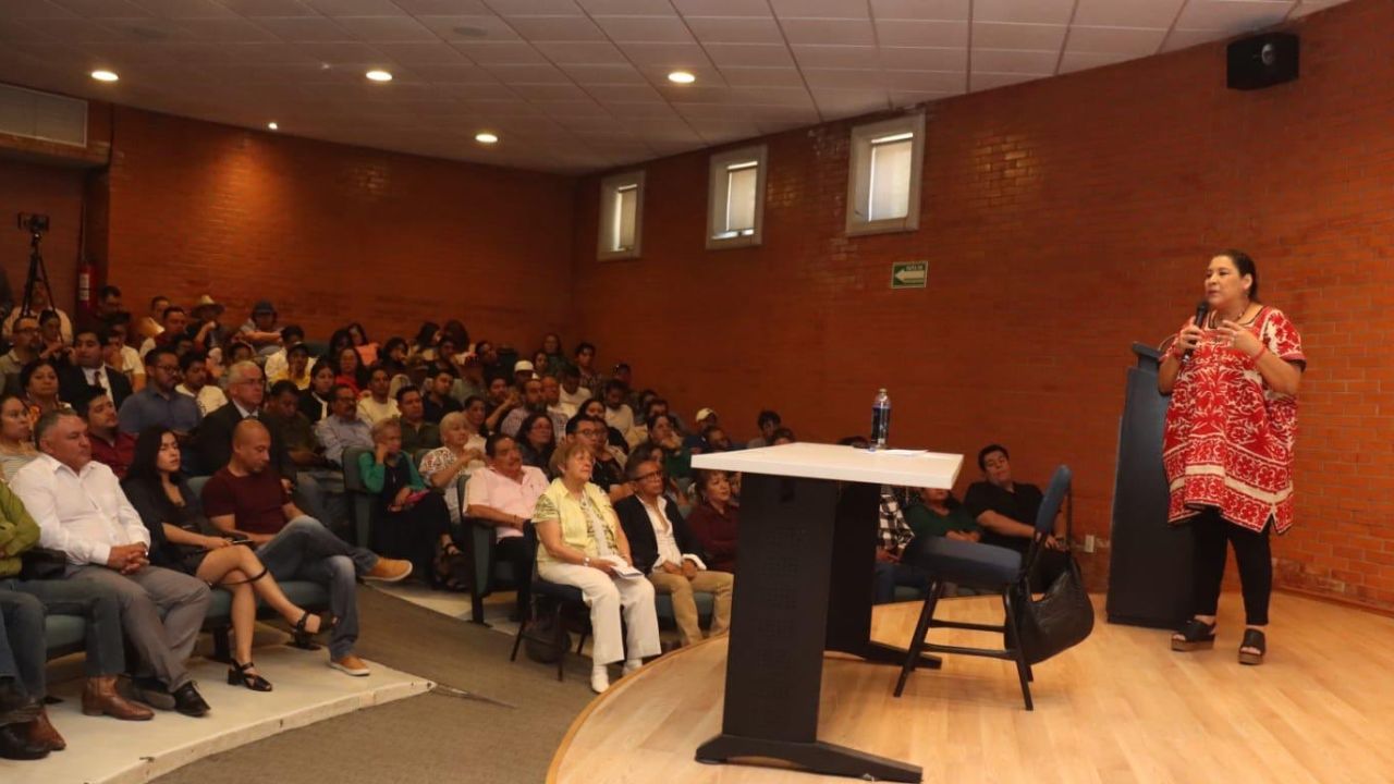 La Comisión de Quejas y Denuncias del INE aprobó medidas cautelares contra Lenia Batres por violar reglas de equidad de la elección judicial.