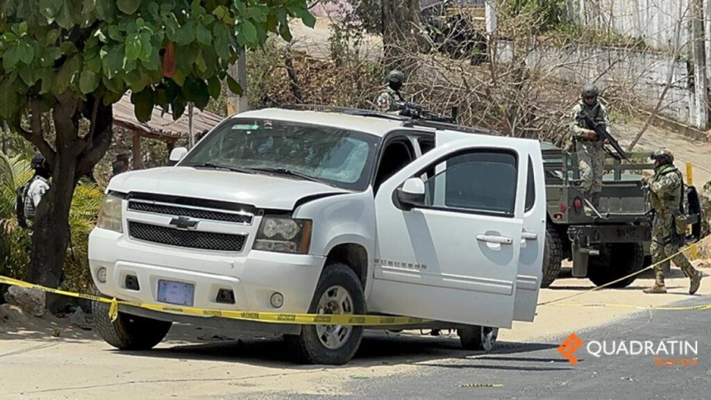 Autoridades federales aseguraron camionetas involucradas en el ataque.