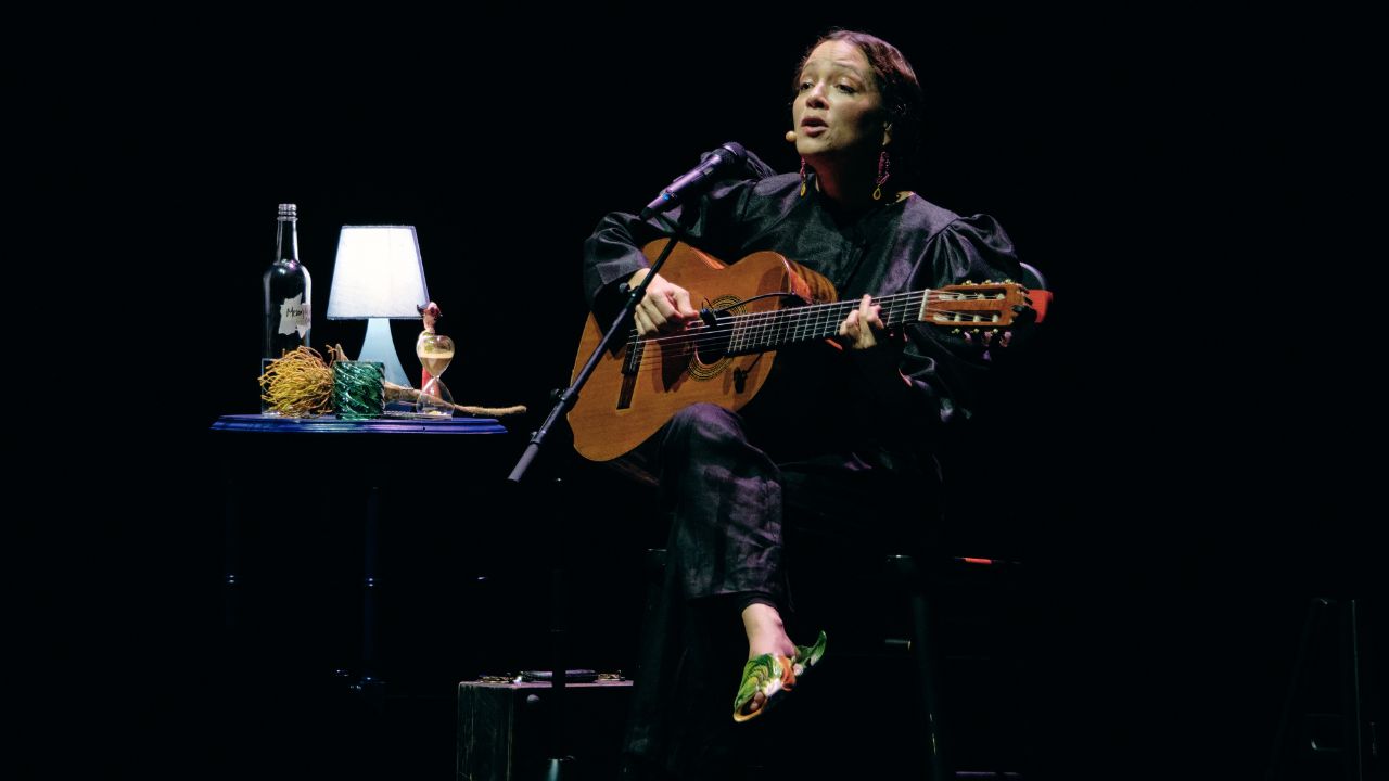 Sin límites de emociones, Natalia Lafourcade se presentó este viernes en el Teatro Metropólitan como parte de su Cancionera Tour 2025.