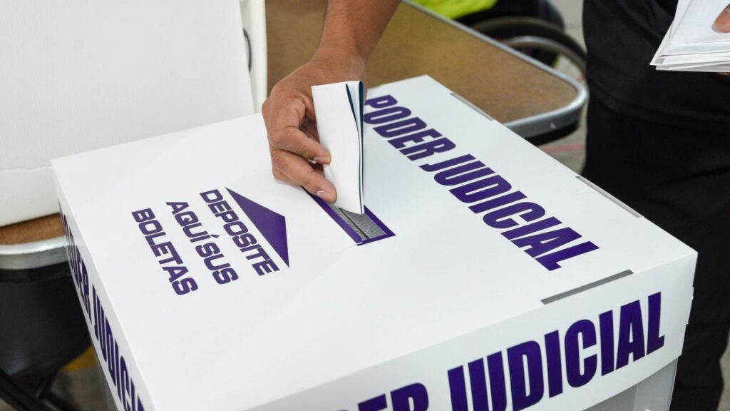  Para el diputado federal, Humberto Ambriz Delgadillo, la elección judicial es una mera simulación.