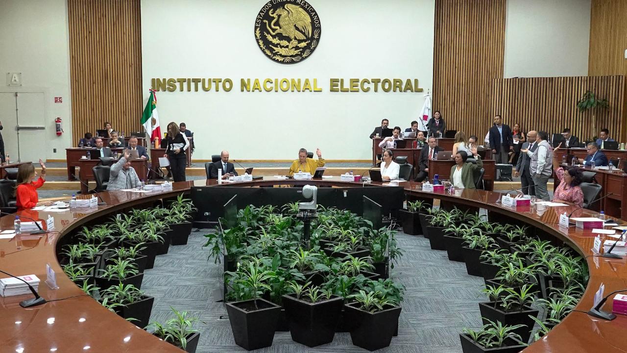 El INE aprobó un acuerdo que flexibiliza las estrictas reglas que se habían impuesto para hacer campaña a los candidatos en la elección judicial.