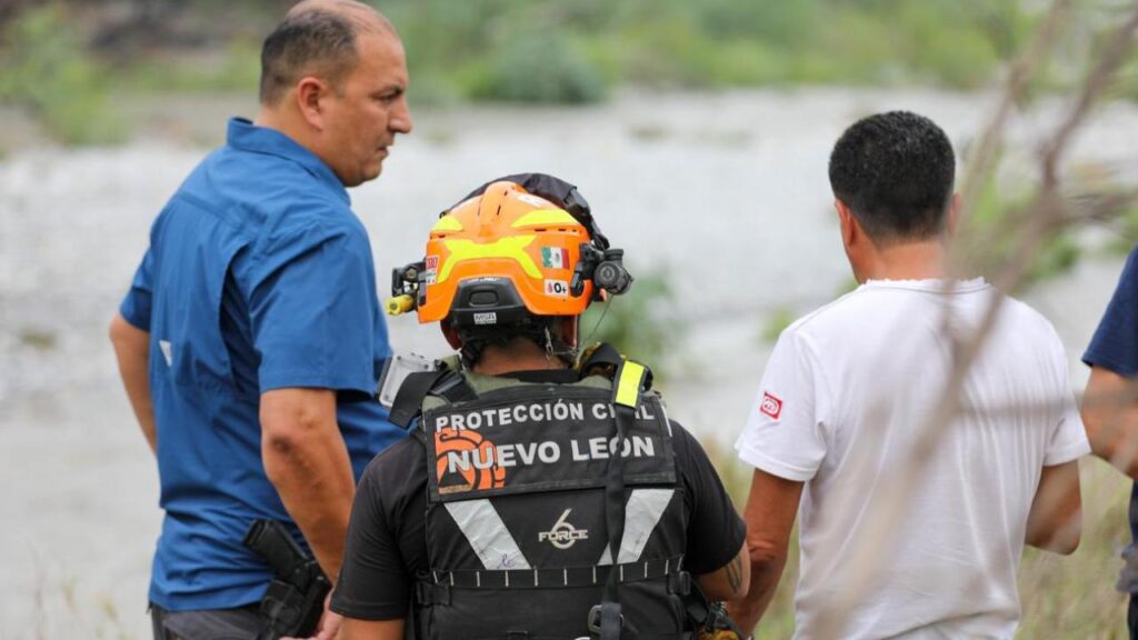 Elementos de Protección Civil estatal rescataron a seis personas luego de que el río las arrastró. Esto, por las fuertes lluvias que se registraron este martes.