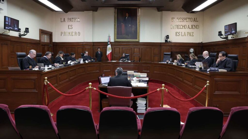 La SCJN ordenó a un tribunal colegiado a reconocer como a los padres de la niña Fátima y dictar una nueva sentencia.