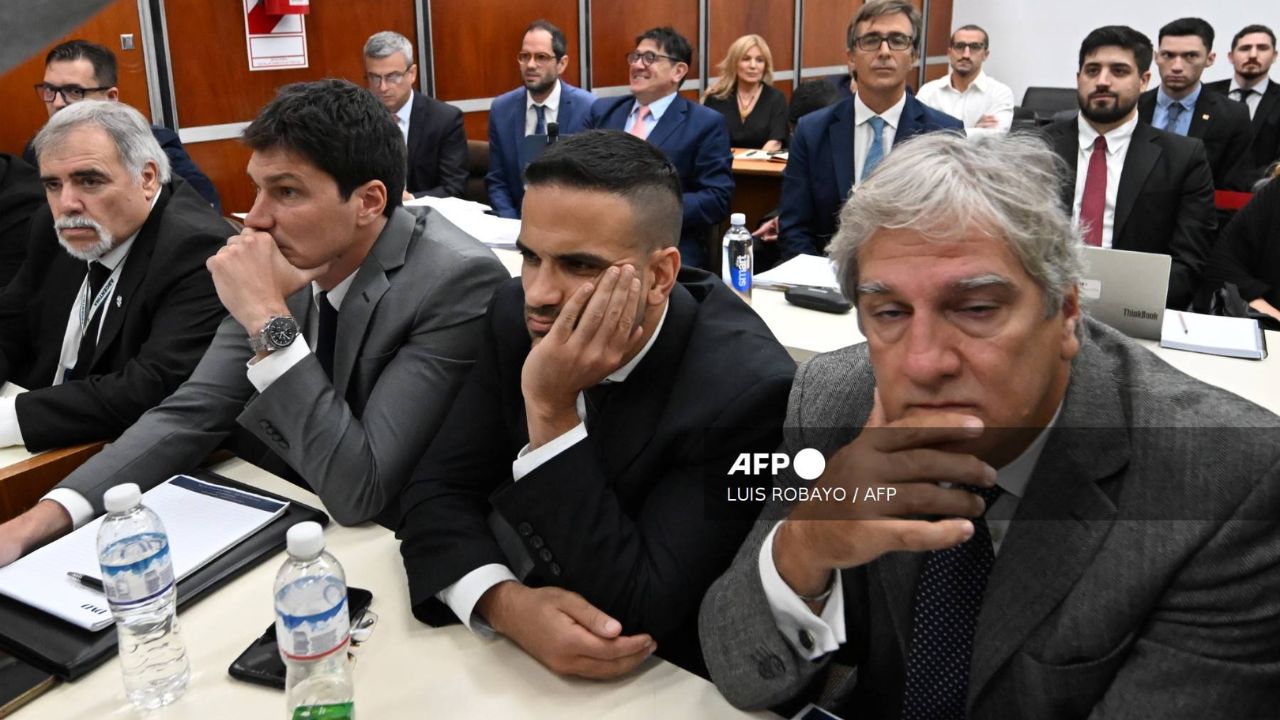 El juicio de Maradona quedó suspendido temporalmente luego de la controversia por imparcialidad en el actuar de la jueza Julieta Makintach.
