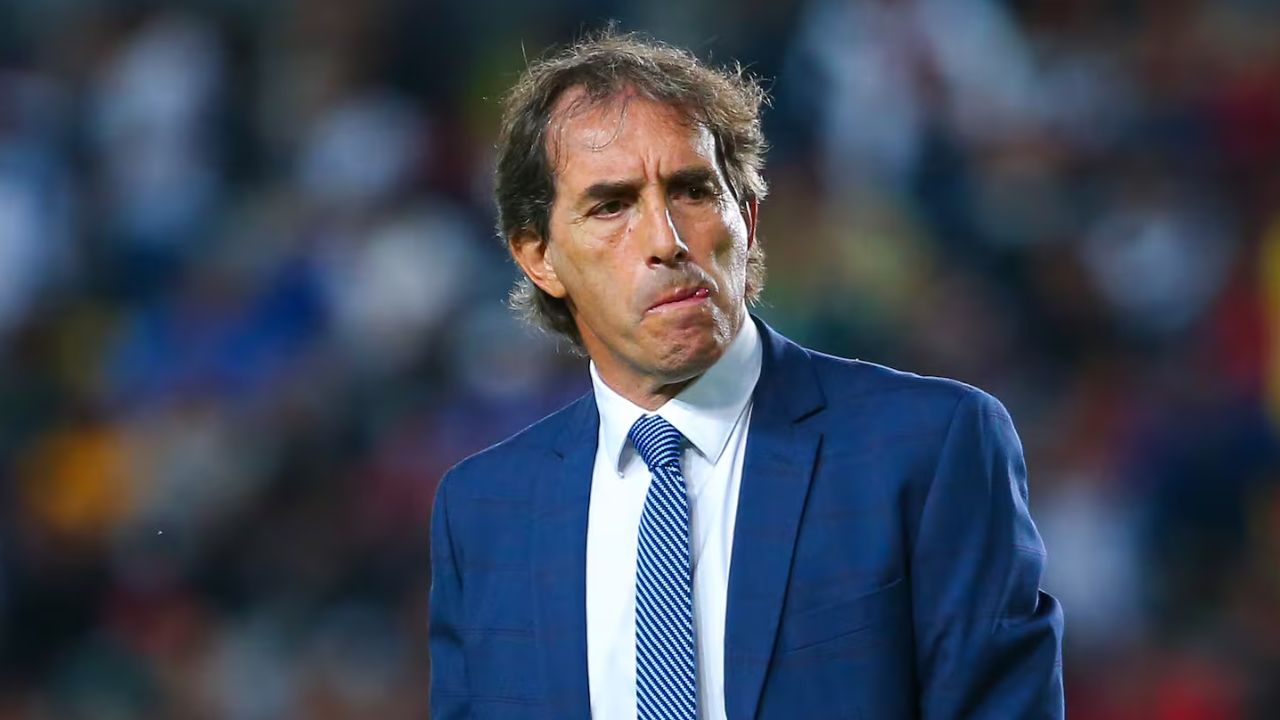Pachuca hace oficial la salida de Guillermo Almada