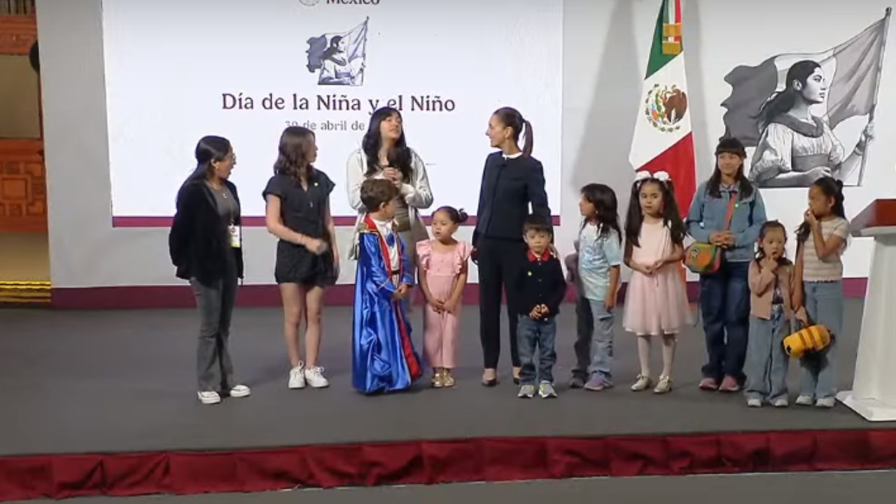 En el marco del Día del Niño y la Niña , infantes asisten a la Mañanera del Pueblo 