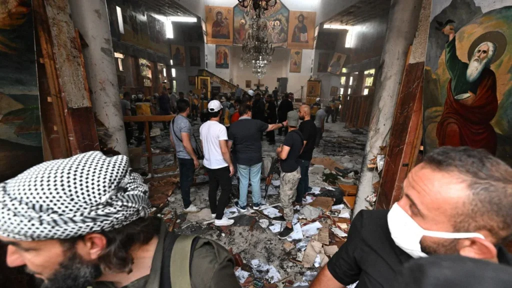 Al menos 20 personas murieron y medio centenar resultaron heridas en un atentado el domingo en una iglesia de Damasco, en Siria cuyo autor sería un miembro del grupo Estado Islámico (EI), según el Ministerio del Interior.