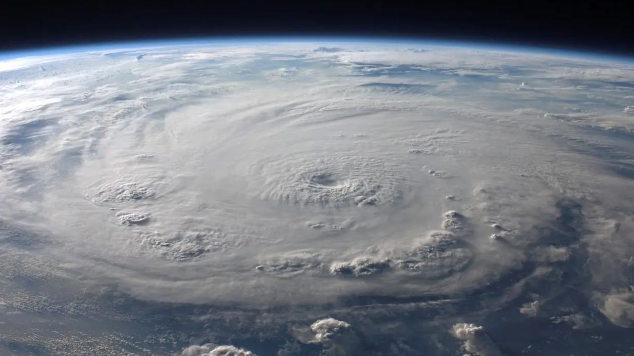 Ante el comienzo de los ciclones tropicales, en el Atlántico, también inicia la temporada de lluvias en México.