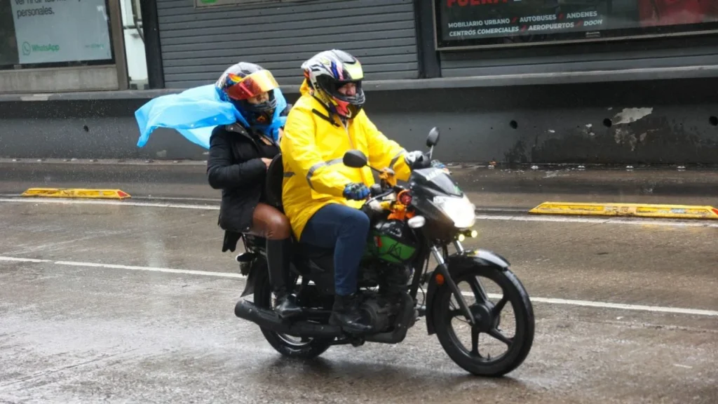 En la Ciudad de México, el 60 por ciento de robos con violencia se cometen con motocicletas, por lo que resulta necesario analizar su uso, para evitar que sean utilizadas en hechos delictivos, alertaron diputados.