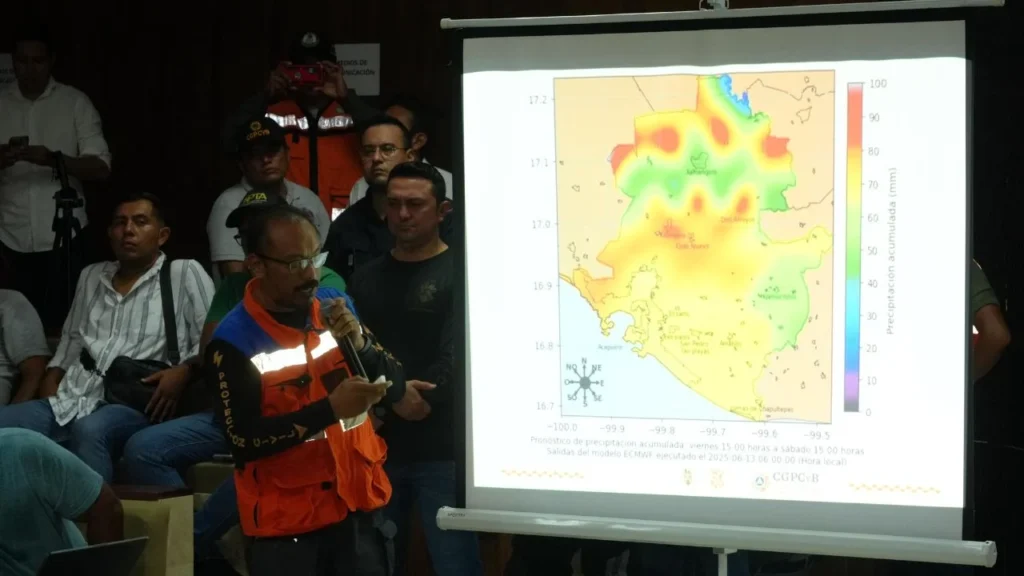 Por la tormenta tropical Dalila, las autoridades de Acapulco emitieron Alerta Naranja e invitaron a la población a evacuar zonas de riesgo.