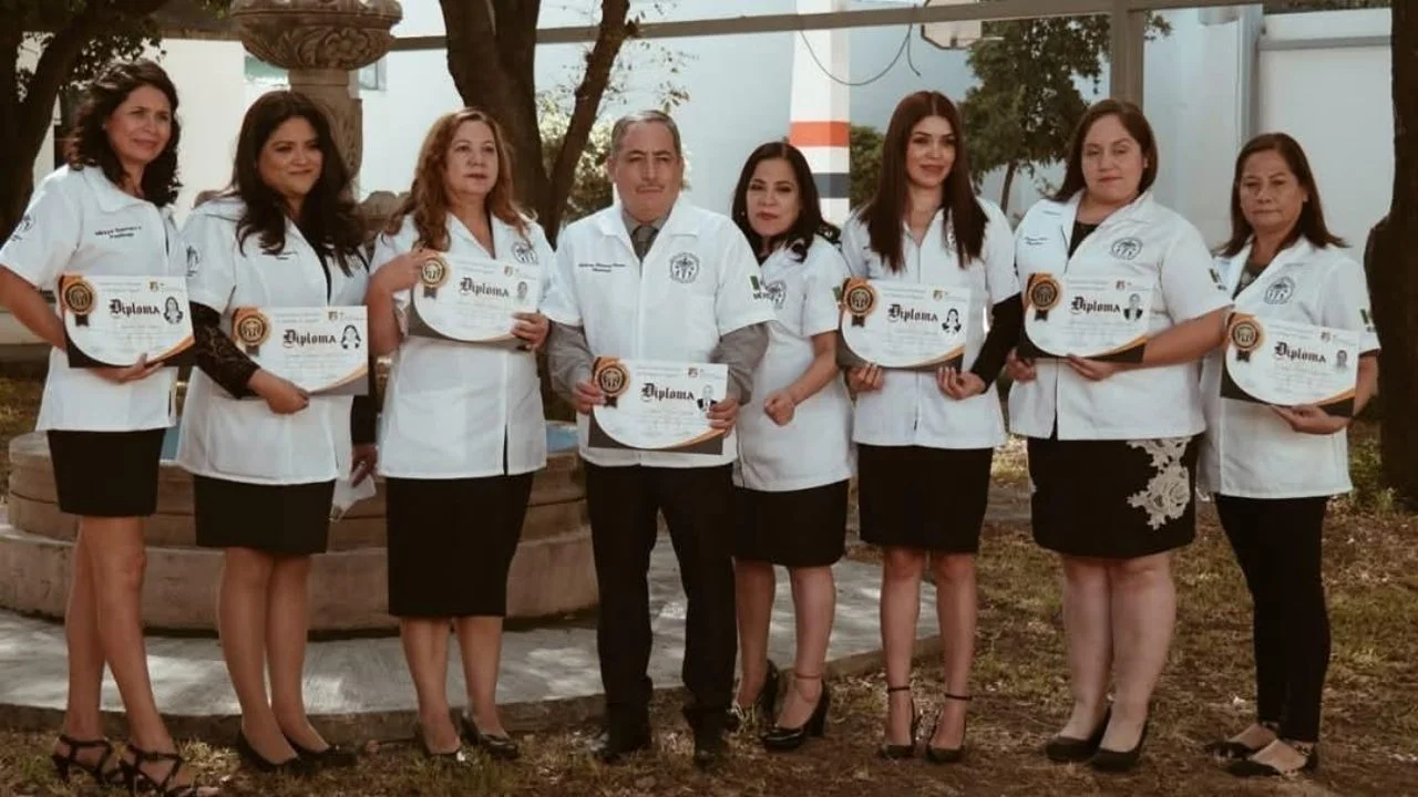 Alumnos de la Escuela Técnica Profesional en Podología siguen sin poder ejercer legalmente por retrasos en la entrega de títulos y cédulas.