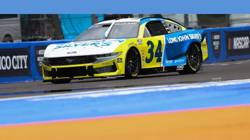 El auto número 34 conducido por Todd Gilliland de Front Row Motorsport, fue el de mejor rendimiento durante la práctica dos de Nascar.