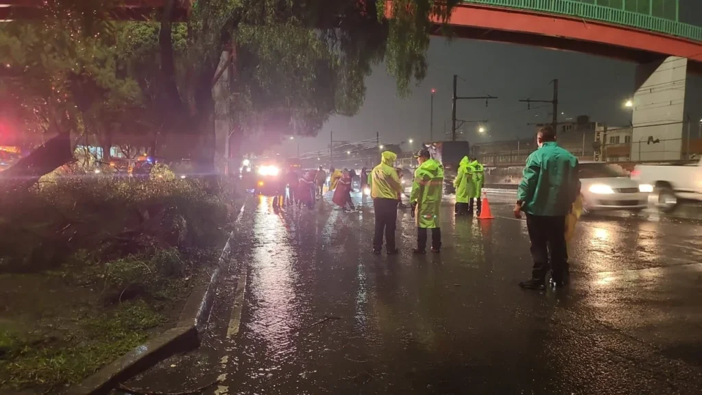 Autoridades reportan 35 encharcamiento y controlan desbordamiento de presa en Álvaro Obregón.