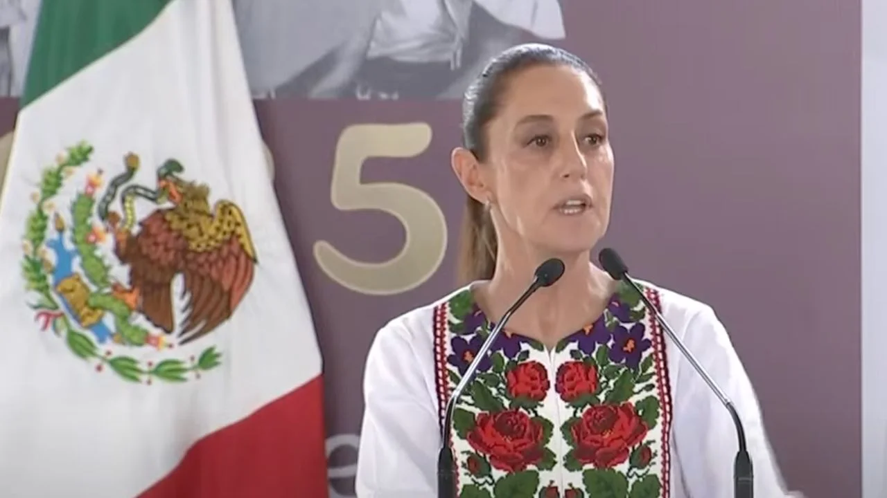 La presidenta de México, Claudia Sheinbaum durante la inauguración del Hospital de la Niñez Poblana IMSS-Bienestar en Cholula Puebla dio su postura sobre las redadas que están ocurriendo en Los Ángeles, California. Esto tras la detención de 35 mexicanos en la ciudad estadounidense.