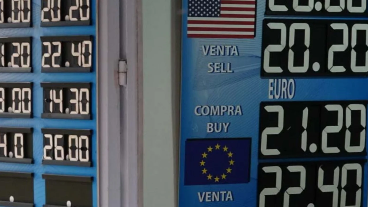 La moneda mexicana cerró la jornada con una apreciación de 0.37% o 7 centavos para rondar los 19.04 pesos por dólar.