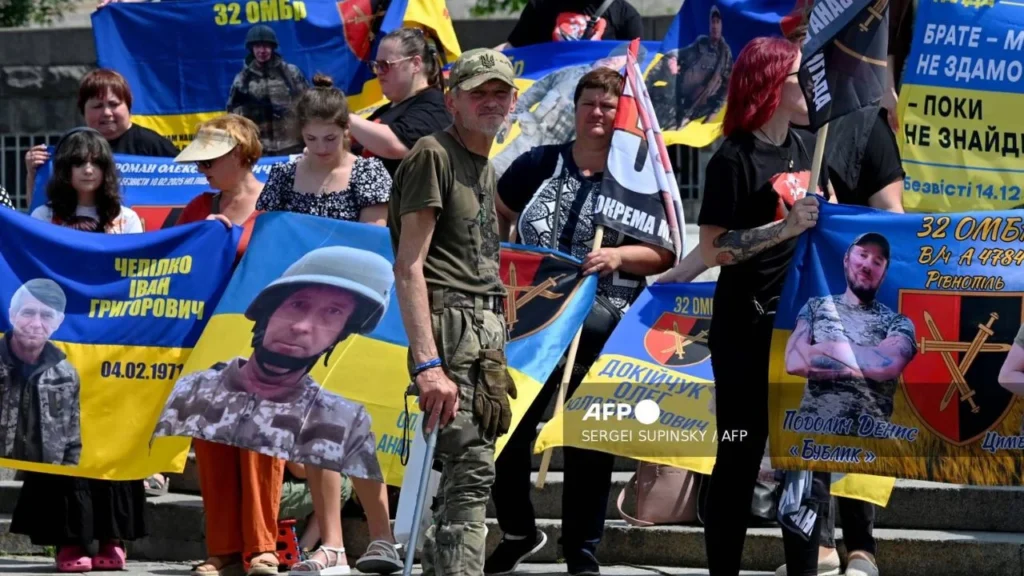 protestas por el regreso de prisioneros de guerra en Ucrania