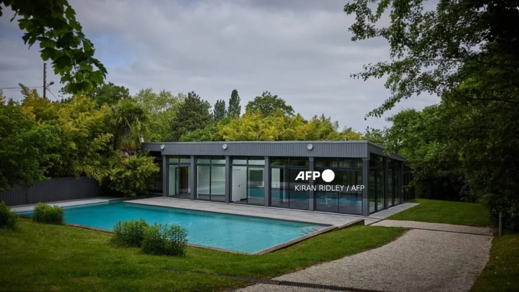 La casa de campo del siglo XIX del diseñador de moda Karl Lagerfeld en las afueras de París será subastada el próximo 1 de julio.