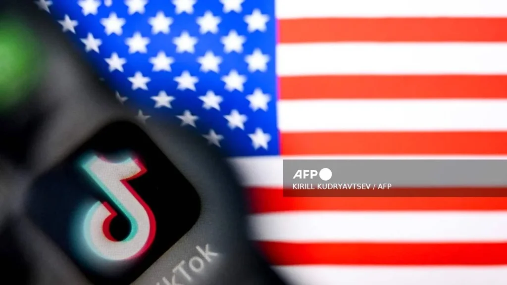 El presidente Donald Trump aplazó 90 días el plazo para la venta de la red social TikTok.