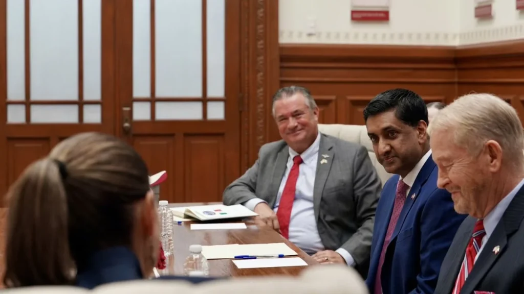 Sheinbaum se reúne con congresistas y embajador de Estados Unidos en México, Ronald Johnson