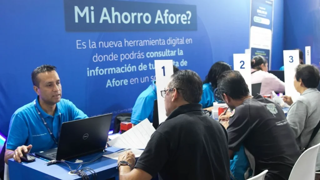 A partir del mes de agosto se realizará la Feria de las Afores en el Zócalo de la Ciudad de México, informó la Consar.