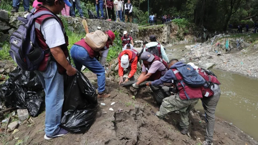 limpieza en la presa Río Becerra