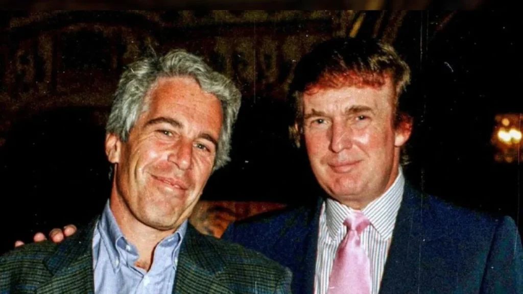 Autoridades habrían notificado a Trump que su nombre aparecía en los archivos de Epstein