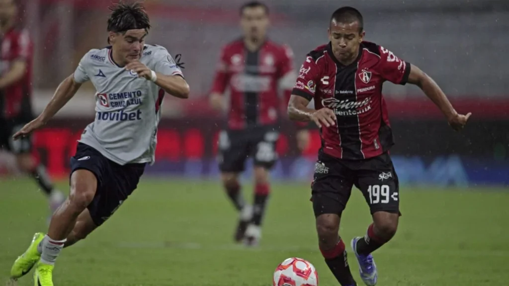 Con triplete de Ángel Sepulveda, Cruz Azul se salvó de irse con cero puntos de la jornada 2 del Apertura 2025 y logró empatar contra Atlas.