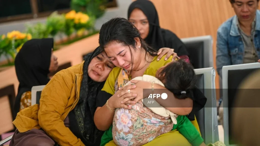 Una embarcación de pasajeros sufrió un naufragio cerca de la Isla de Bali en Indonesia, dejando cuatro muertos y al menos 40 desaparecidos.