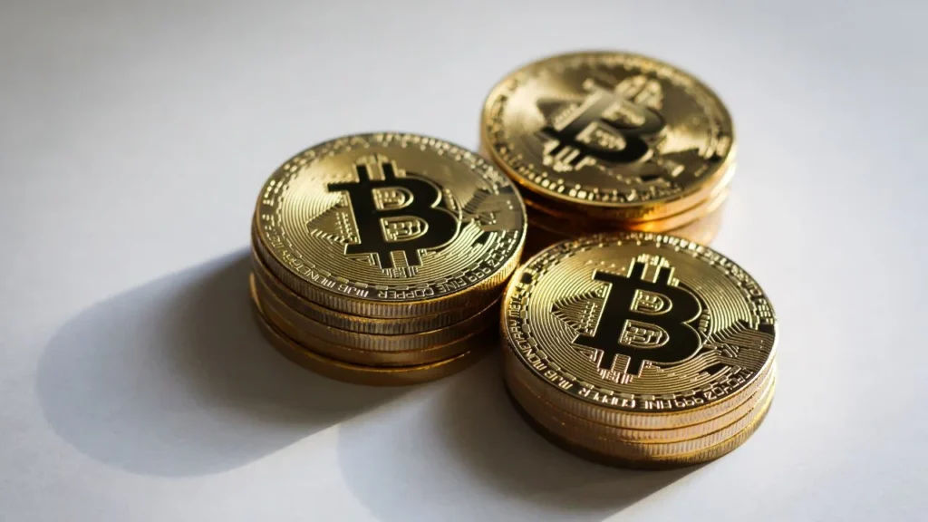 En diversos operativos, agentes de la DEA decomisaron armas, drogas y 10 millones de dólares en criptomonedas a Cártel de Sinaloa.
