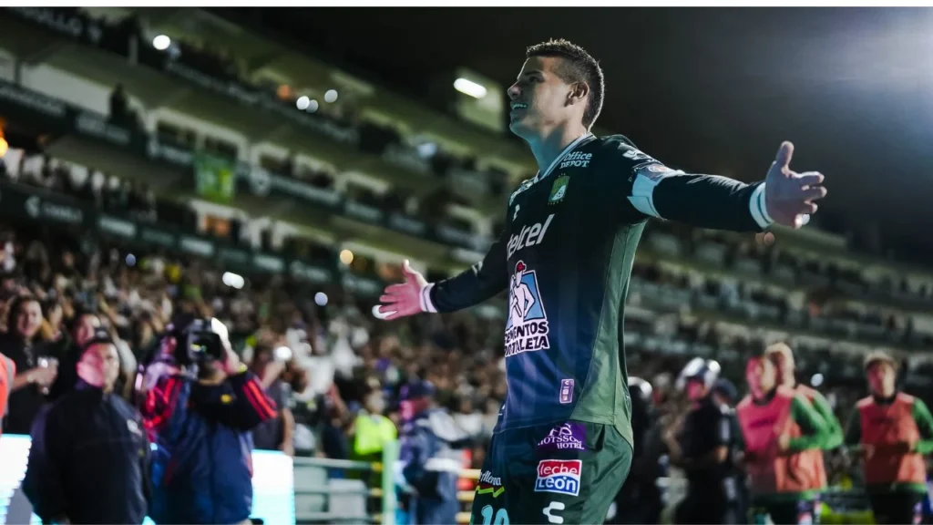James Rodríguez dio la victoria al León con el cobro de un penal al minuto 61, por lo que Chivas comenzó el AP25 con el pié izquierdo.