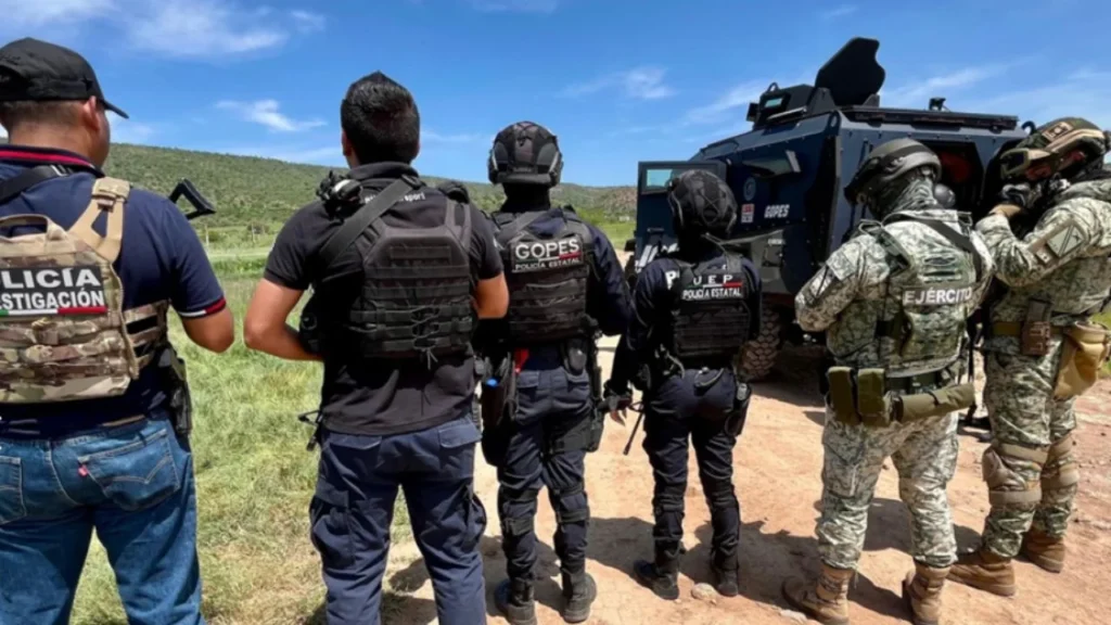 Tras el desmantelamiento del 'narcocampamento', se registran en la capital de Aguascalientes algunos bloqueos y quema de vehículos.