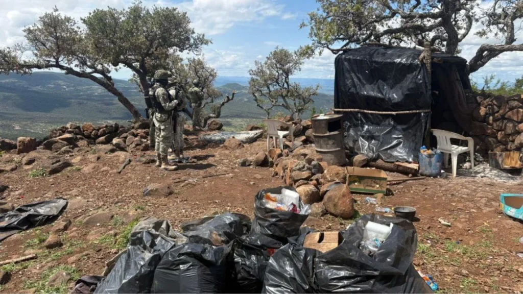 Desmantelan otro campo de entrenamiento del crimen organizado en el estado de Jalisco.