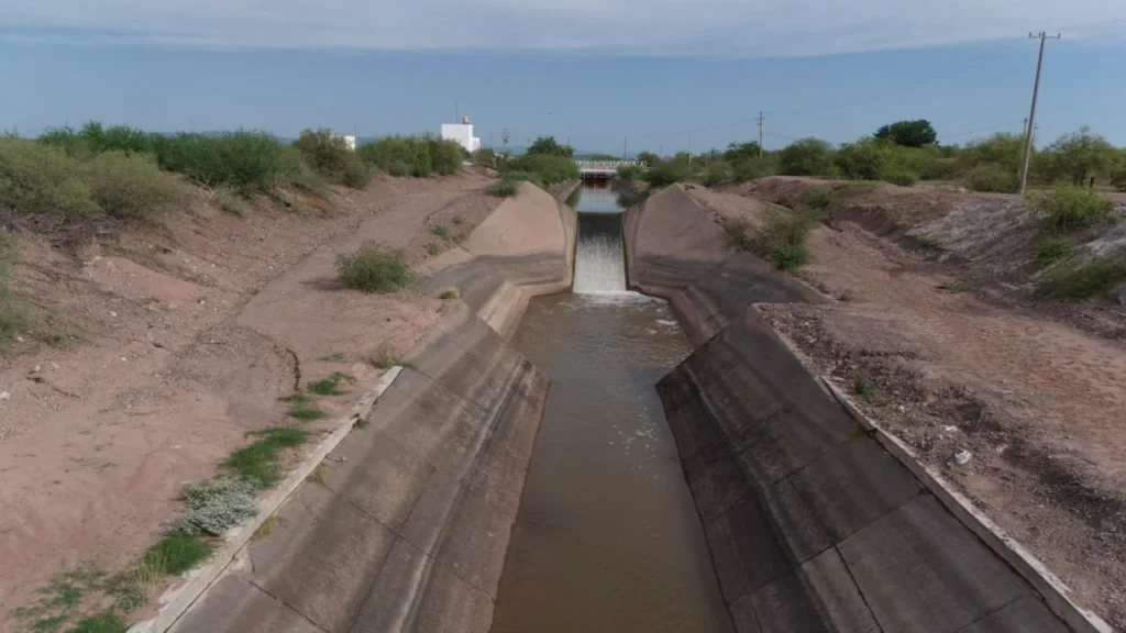 El gobernador Alfonso Durazo Montaño realizó un recorrido de supervisión por la planta potabilizadora y la red de distribución del Acueducto Yaqui.