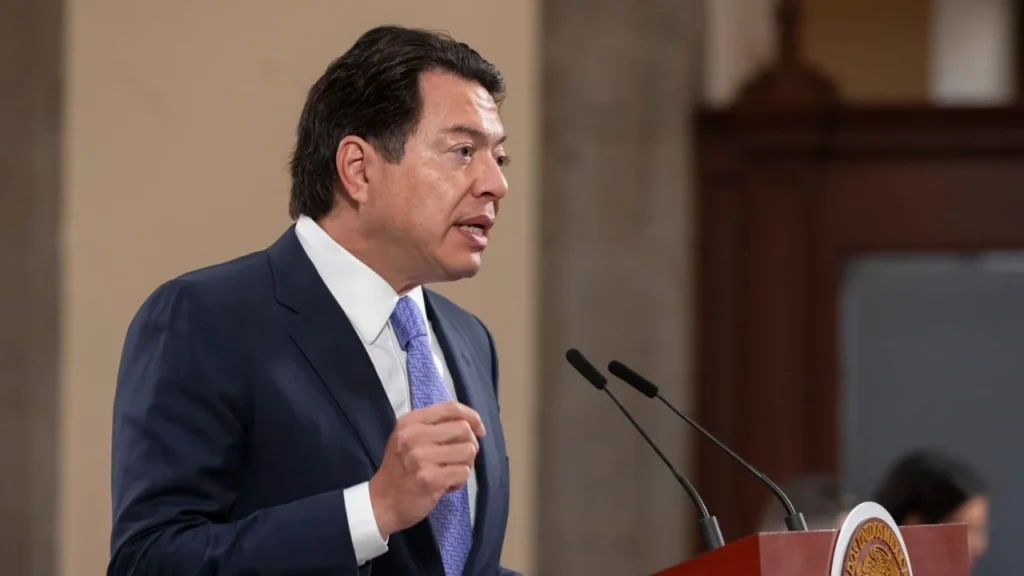 El funcionario, Mario Delgado, se pronunció en la conferencia de Sheinbaum respecto a las fotos difundidas sobre su reciente viaje.