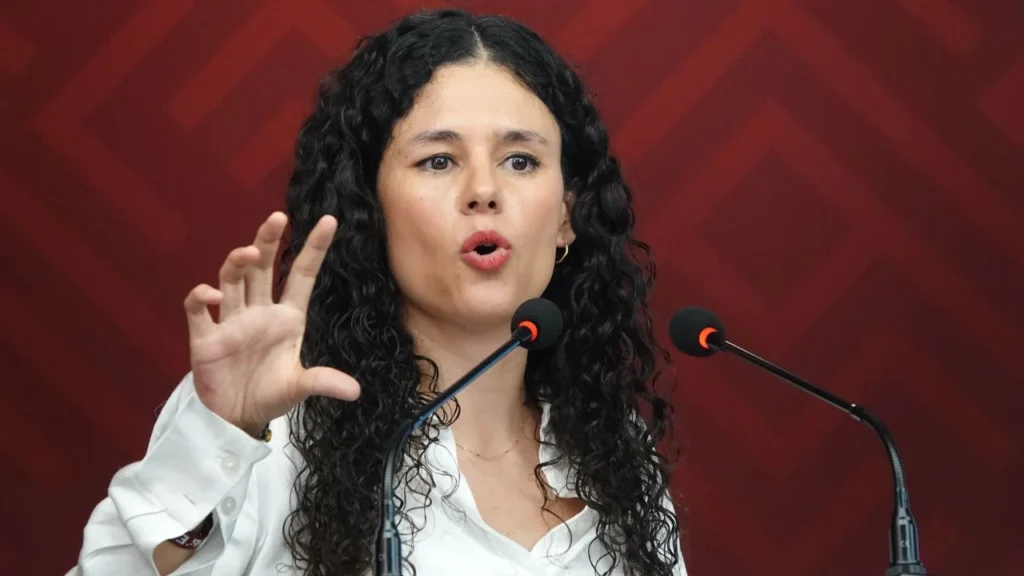 Luisa María Alcalde, dirigente de Morena