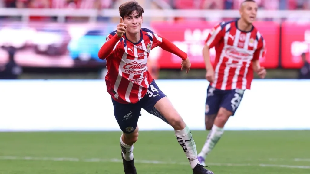 Un estadio Akron con lleno total fue el escenario de una remontada cardiaca de Chivas en un partido que casi parecía perder ante San Luis.