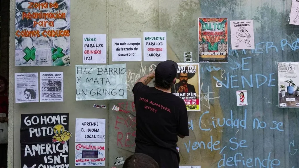 Autoridades del Gobierno capitalino convocaron a una asamblea informativa sobre el rechazo a la gentrificación y la xenofobia; el secretario César Cravioto aseguró que se llevan buenas propuestas para consolidar políticas públicas.