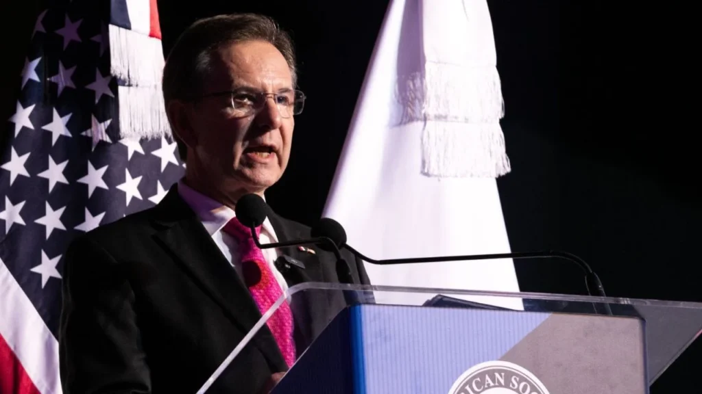 Esteban Moctezuma señaló que el impuesto de 1% a las remesas es de pronóstico reservado, pues falta el último tramo de su proceso legislativo.