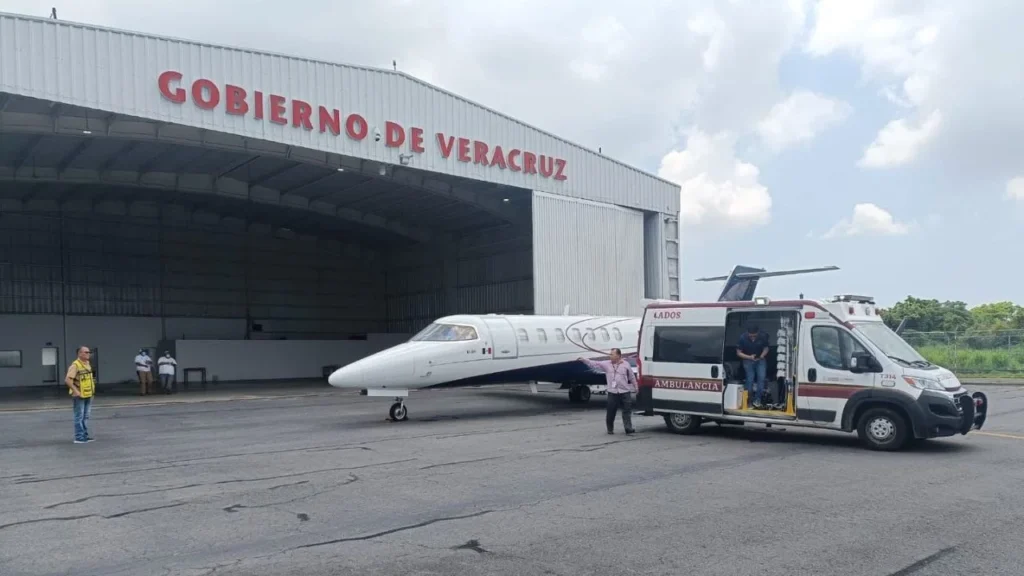 El Issste traslada vía aérea de Veracruz a la Ciudad de México (CDMX), a menor con quemaduras.